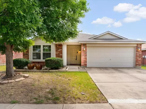 9404 Sundial Dr, Fort Worth, TX 76244