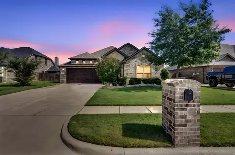 525 Sagebrush Ln, Waxahachie, TX 75165