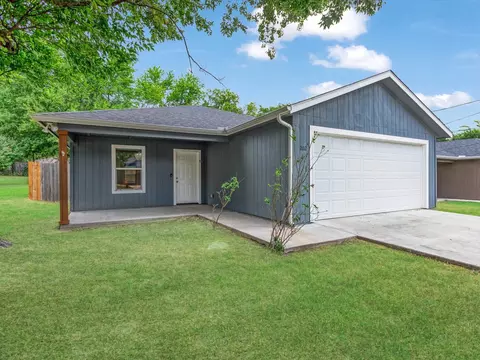 202 W Elm St, Whitewright, TX 75491