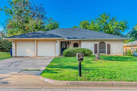 515 Lynnewood Ave, Burleson, TX 76028