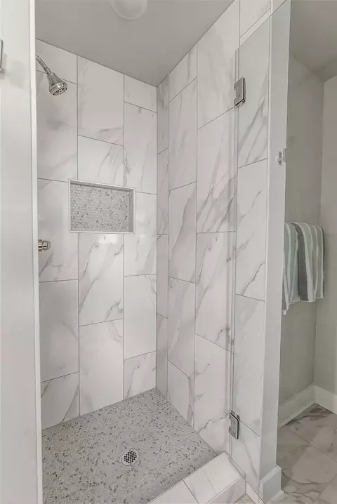 Bath - 128 Knott Dr, Many, LA 71449 photo 4 of 6