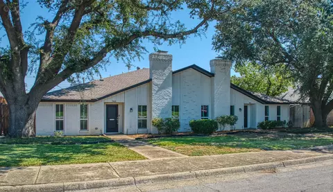 7417 Wellcrest Dr, Dallas, TX 75230