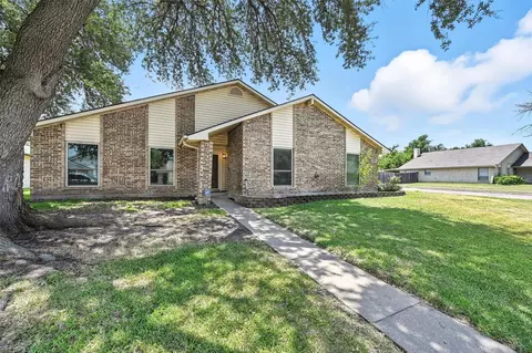5301 Barcelona Dr, Garland, TX 75043