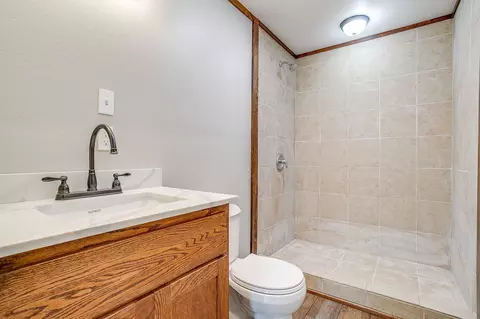 Bath - 607 E Main St, Itasca, TX 76055 photo 3 of 3