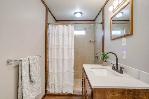 Bath - 607 E Main St, Itasca, TX 76055 photo 2 of 3