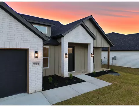 2500 Lakeridge Dr, Granbury, TX 76048