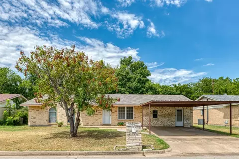 6020 Barry Dr, Watauga, TX 76148