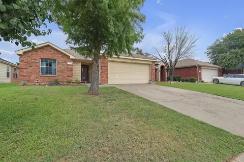 1011 Hampton Dr, Forney, TX 75126