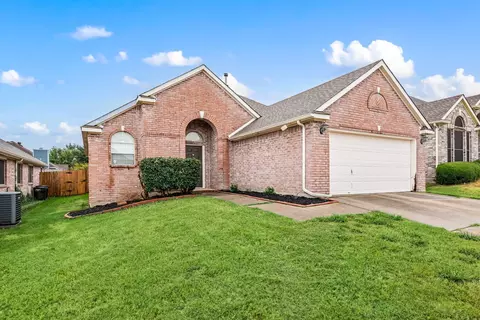 4932 Dougal Ave, Fort Worth, TX 76137