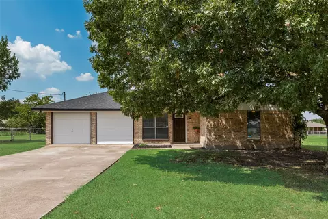 817 Eastridge Cir, Red Oak, TX 75154