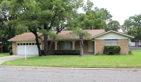 2051 N Woodland St, Stephenville, TX 76401