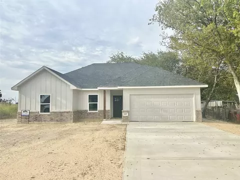 105 W Main St, Rio Vista, TX 76093