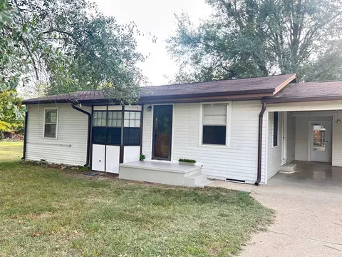 209 N School St, Winfield, TX 75493