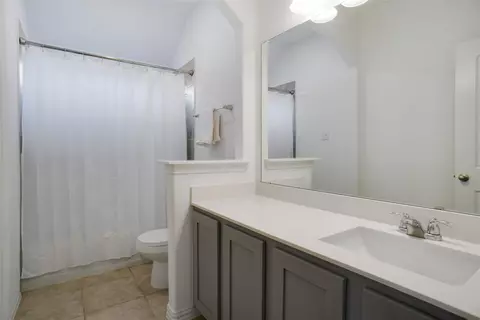 Bath - 11812 Prudence Dr, Haslet, TX 76052 photo 4 of 4