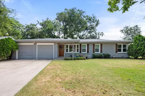 1025 Park Center St, Benbrook, TX 76126