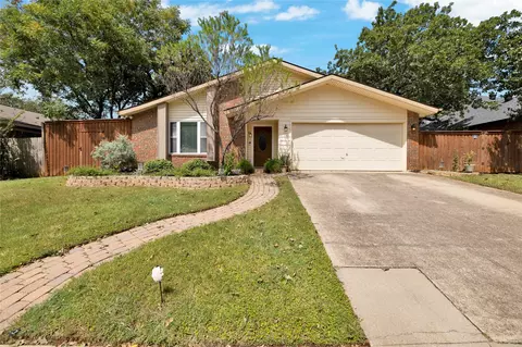 3237 Red Oak Ln, Bedford, TX 76021