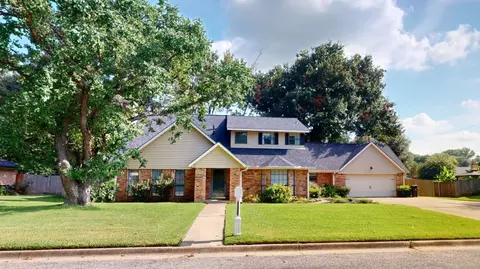 908 Rolling Dr, Athens, TX 75751