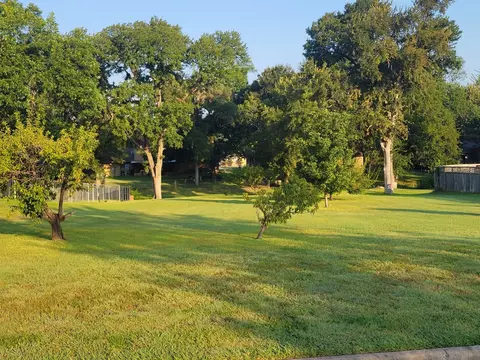 606 Mink Dr, Greenville, TX 75402