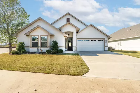 105 Easy St, Glen Rose, TX 76043