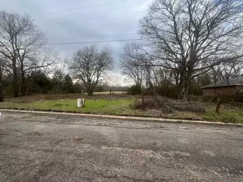 1229 Mosley St, Commerce, TX 75428