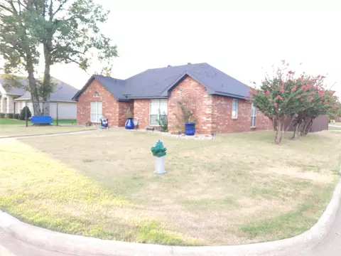 3795 Village Bend Dr, Paris, TX 75462