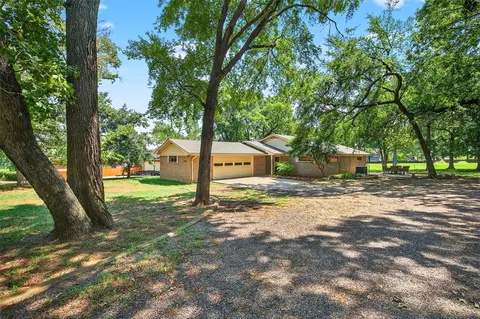 419 Cocopa Dr, Gainesville, TX 76240