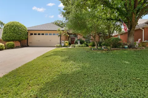 806 Water View Dr, Mansfield, TX 76063