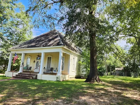 205 S 2nd St, Logansport, LA 71049