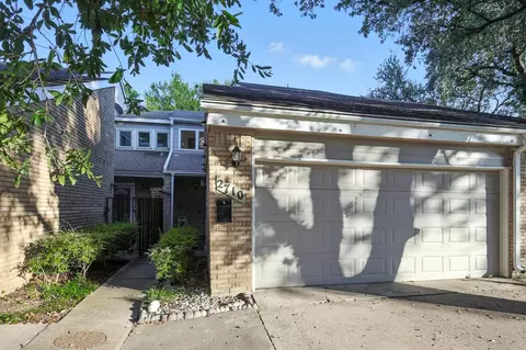 2710 Meadowstone Ct, Carrollton, TX 75006