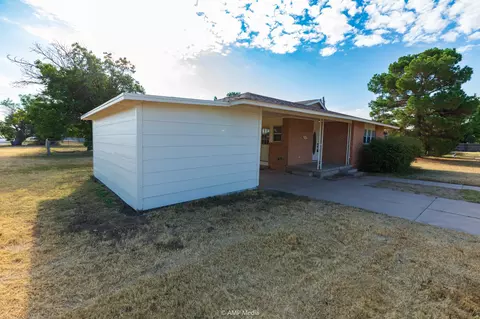 451 NW F Ave, Hamlin, TX 79520