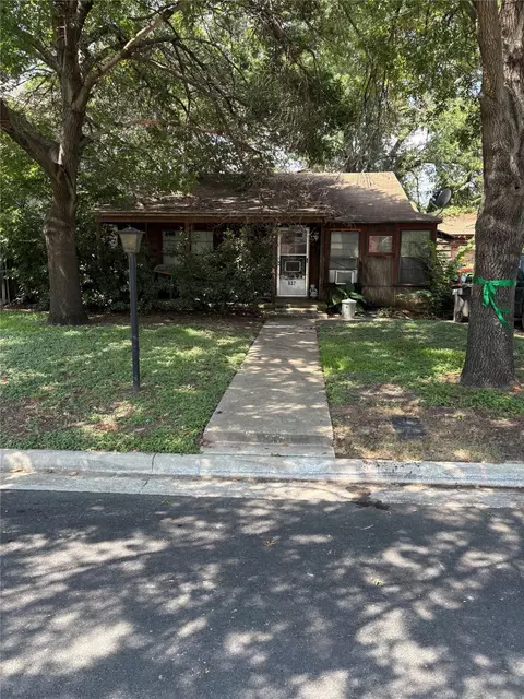 837 Edgefield Rd, Fort Worth, TX 76107