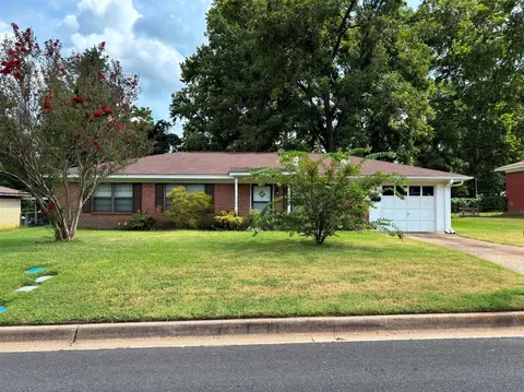 116 Clearview Dr, Palestine, TX 75803