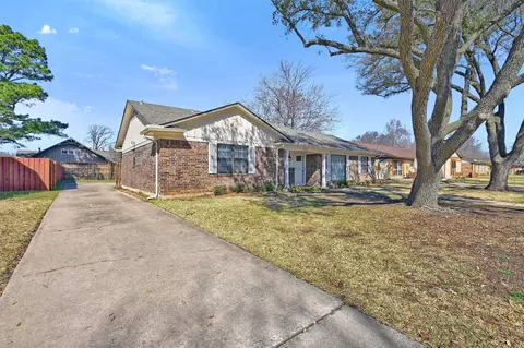 2924 Mimosa Dr, Sherman, TX 75092