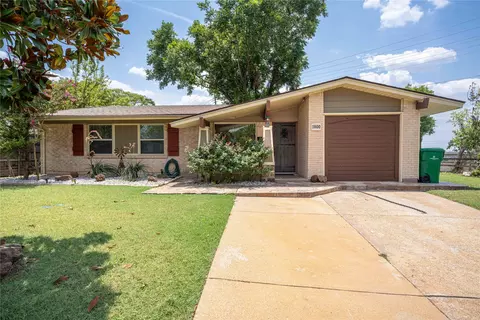 1800 Burning Tree Ln, Carrollton, TX 75006
