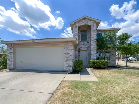 5200 New Castleton Ct, Fort Worth, TX 76135