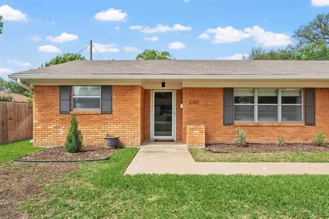 2012 Sugg Dr, Waco, TX 76710 photo 4