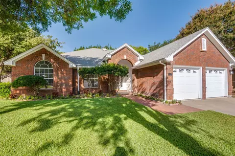 517 Aurora Ct, Euless, TX 76039