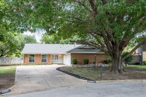 9009 Tioga Ct, Fort Worth, TX 76116
