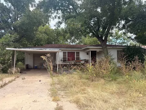 1114 W Mesquite, Coleman, TX 76834