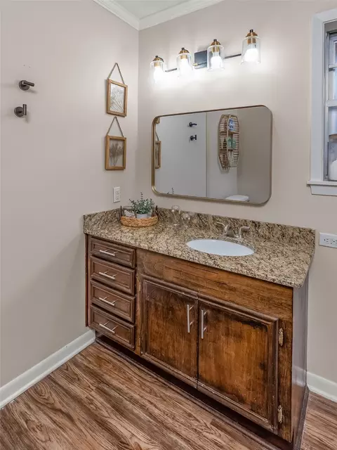 Bath - 1402 N Acres Cir, Springhill, LA 71075 photo 1 of 4