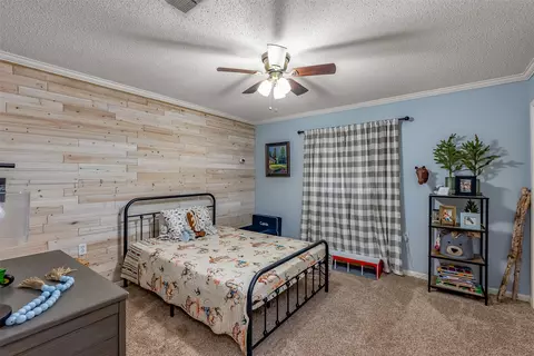 Bedroom - 1402 N Acres Cir, Springhill, LA 71075 photo 3 of 8