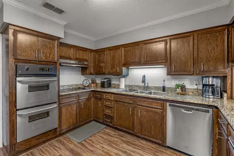 Kitchen - 1402 N Acres Cir, Springhill, LA 71075 photo 4 of 4
