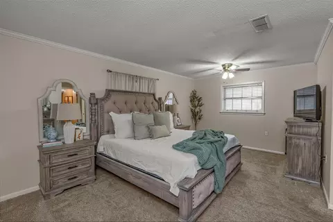 Bedroom - 1402 N Acres Cir, Springhill, LA 71075 photo 1 of 8