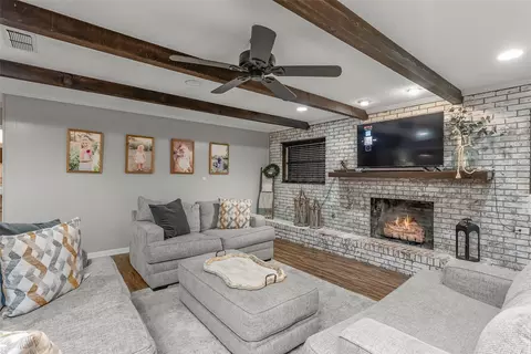 Living - 1402 N Acres Cir, Springhill, LA 71075 photo 1 of 5