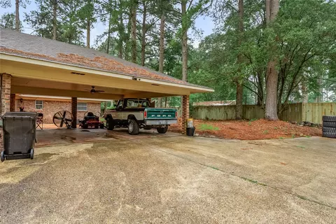 Exterior - 1402 N Acres Cir, Springhill, LA 71075 photo 3 of 6