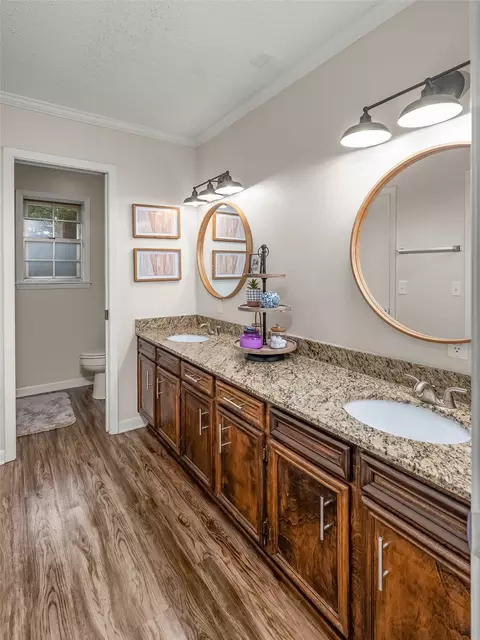 Bath - 1402 N Acres Cir, Springhill, LA 71075 photo 3 of 4