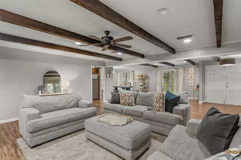 Living - 1402 N Acres Cir, Springhill, LA 71075 photo 4 of 5