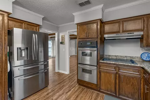 Kitchen - 1402 N Acres Cir, Springhill, LA 71075 photo 3 of 4
