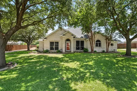 2811 London Ln, Crowley, TX 76036