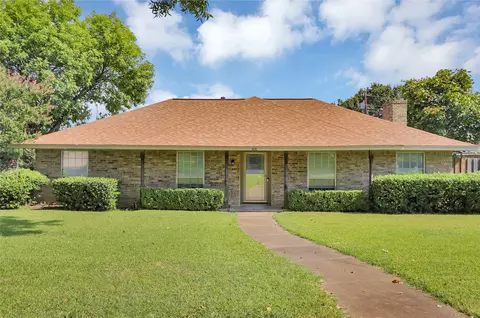 101 Connie Dr, Desoto, TX 75115